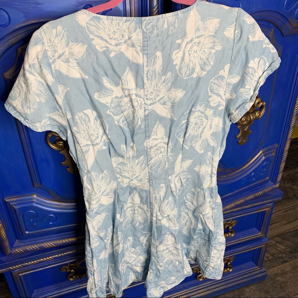Urban Outfitters Floral Romper Deep V Size Medium - Picture 3 of 3
